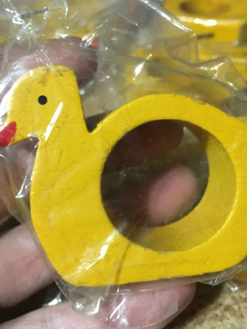VINTAGE SET OF 6 NAPKIN RING HOLDERS MATCHING WOOD YELLOW DUCKS